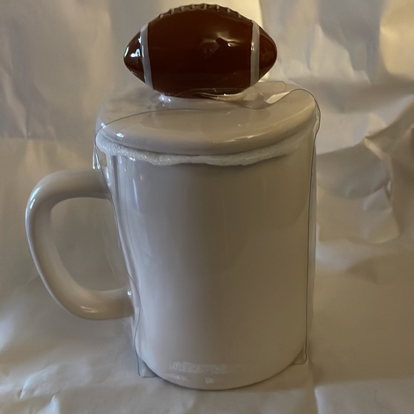 NWOT!! Rae Dunn coffee mug with lid - Picture 2 of 5